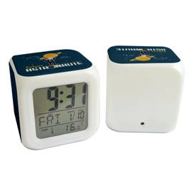 Fabulous Wecker Würfel beleuchtet blau – zukünftiger Astronaut Himmel Zukunft Traum – 7,8 x 7,8 x 7,8 cm – Retro Beleuchtung Mehrfarbig LED