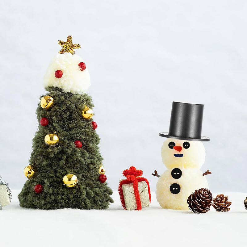 NIYANGLE Christmas Snowman Kit, Mini Black Hats Nose & Buttons