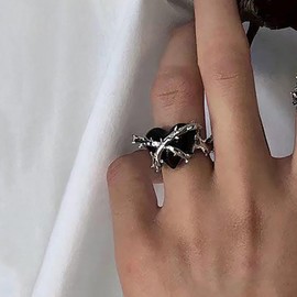 Inilbran Punk Black Heart Finger Ring Vintage Thorn Heart Open Knuckle Ring Black Puffy Heart Wrap Open Ring Barbed Thorn Heart Ring Jewelry for Women and Girls