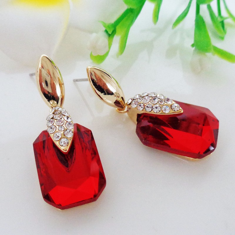 Navachi 18k Gold Plated Spindle Shape Metal White Crystal Square