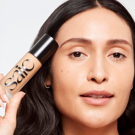 Saie Base Maquillaje Líquida Glowy Super Skin Tint Hidratante Suero Cobertura Ligera Media
