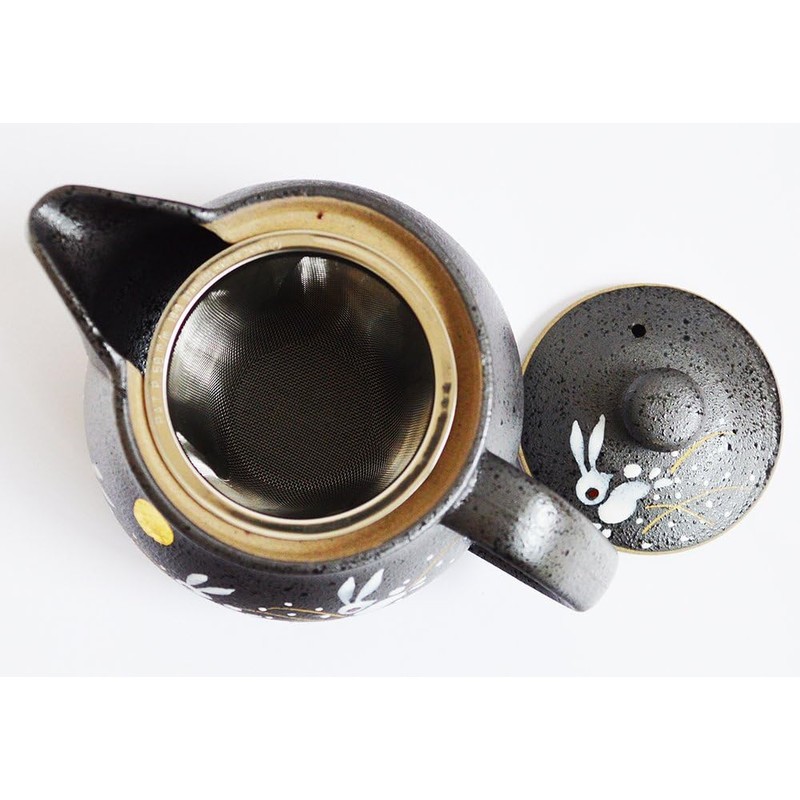 I rabbit Kutani pottery teapot pot (with tea strainer)