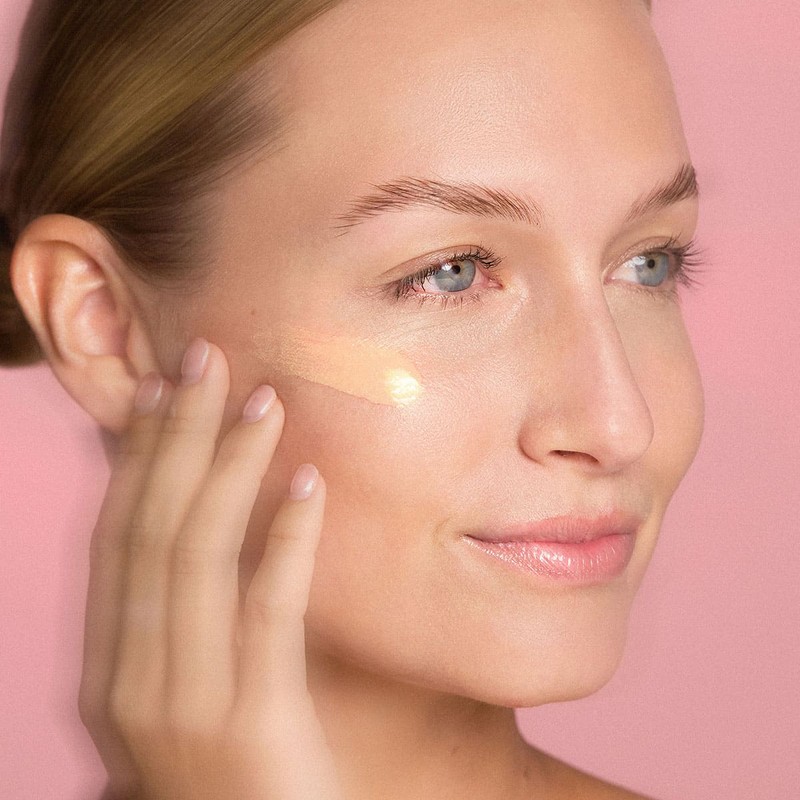 The Jojoba Company Illuminating Tinted Moisturiser SPF15, 50ml / Light