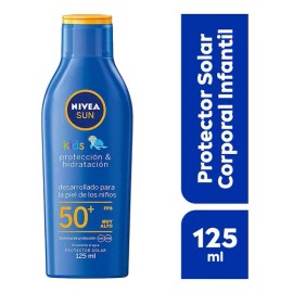 NIVEA SUN KIDS Protector Solar Corporal Protect & Moisture (125 ml), Loción Solar No Grasosa ni Pegajosa Ideal para la Piel Sensible de los Niños FPS 50+ Resistente al Agua