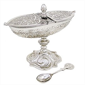 Solid Brass Nklaus Incense Boat with Hinged Lid and Spoon