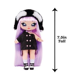 Na! Na! Na! Surprise Cozy Series - ISLA Waddles Penguin Fashion Doll Made of Soft Plush with Purple Hair, Hat, Outfit and Fluffy Pendant Bag, Great Gift for Children from 5 Years, 119401EUC