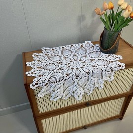 Yizunnu Lace Doilies Table Placemats Handmade Crochet Tablecloth Vintage Round Tablecloth Doilies Doily Table Cotton Table Cover Diameter 60cm (White)