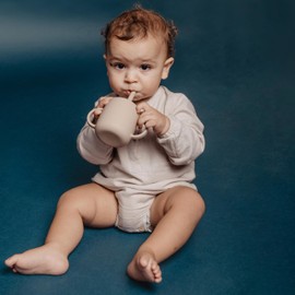 Suavinex, 3-in-1 Lernbecher für Kinder: Schnabeltasse + Strohhalmbecher + Trinkbecher aus Silikon, auslaufsicher, mit Griffen, spülmaschinen- und mikrowellenfest, +6 Monate, Beige