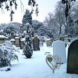 Metal Memorial Grave Markers for Sister Grave Decorations for Cemetery Loss of Sister Decorative Garden Stakes Grave Markers Heart Shaped Gravesite Plaque Waterproof Outdoors Lawn Yard