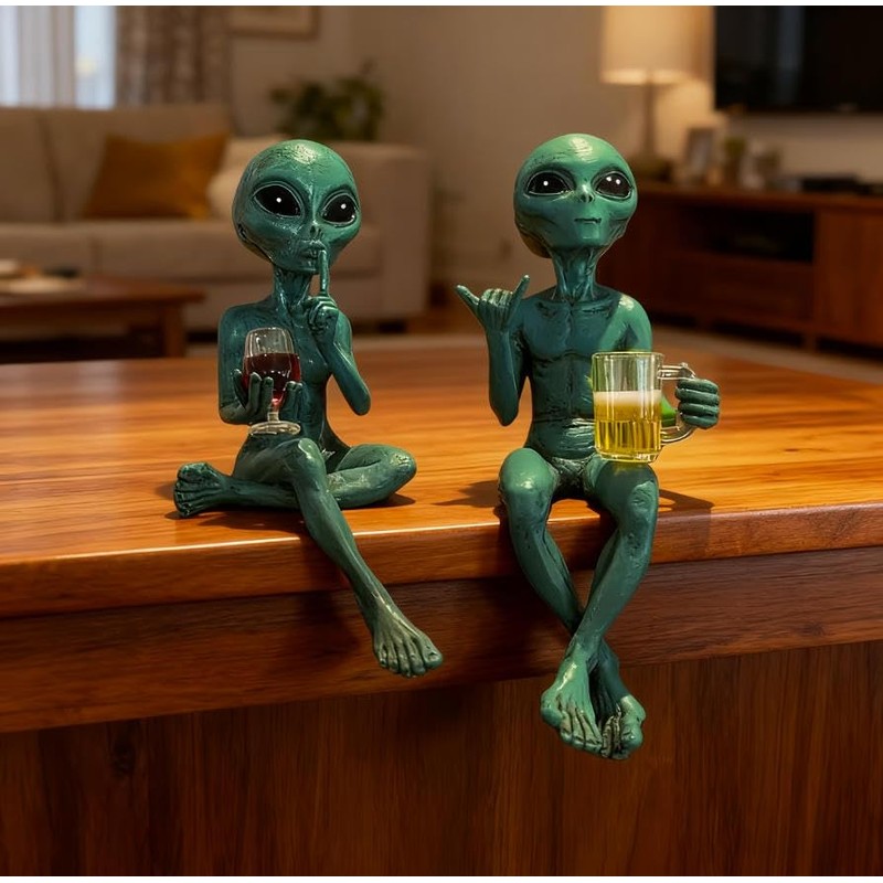 HUZHIBING Amusing and Humorous Alien Statue,Alien with Beer Glass Figurine