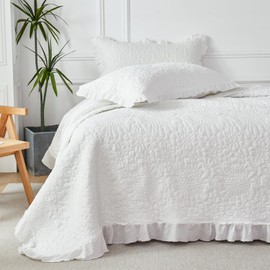 WINLIFE Bright White Ruffled Quilt Set 3pcs Queen 90''x98'' - Stone Washed Microfiber Crinkled Bedspread for All Season Farmhouse Style Lightweight Shabby Chic Coverlet Set with Pillow Shams