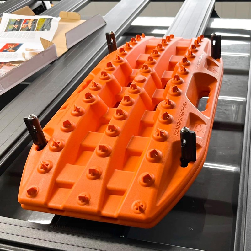 Mounting Pins for Recovery Boards, 4 PCS Lockable Traction Board