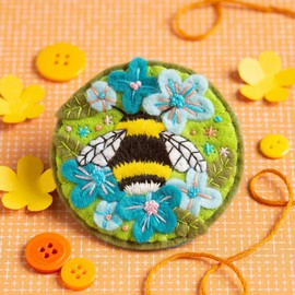Hawthorn Handmade Bumblebee Felt Craft Brooch Kit. Craft Kits for Adults, Includes Wool Felt Sheets, DMC Cotton Thread, Embroidery Needle, Instructions & More. Ideal Crafts for Adults - 8cm Diameter