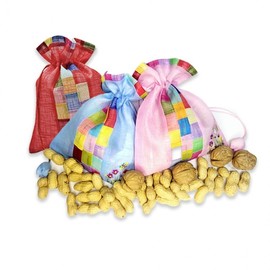 Jeongwol Daeboreum Bureom Lucky Pouch: 100g Unpeeled Peanuts & 4 Walnuts Nuts 2ea