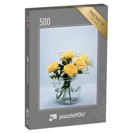 puzzleYOU: Puzzle 500 Teile „Pfirsichrosen und weiße Schleierkrautblüten in Einer Vase auf weißem Hintergrund“ – aus der Puzzle-Kollektion Blumenvasen, Blumen & Pflanzen
