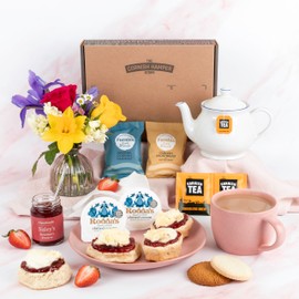 Cornish Cream Tea Hamper for 2 | Afternoon Tea Gift Set | Luxury Scones, Clotted Cream, Strawberry Preserve, Smugglers Brew, Fairings & Shortbread | Hamper Gifts for Mum, Wife, Friend's Birthday
