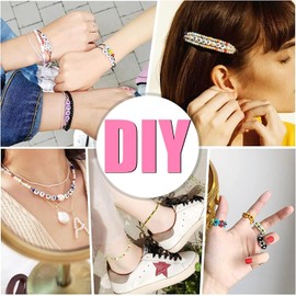 VASA NAMA Juego de 5800 Cuentas, Incluye 5100 Cuentas de Cristal de 3 mm y 700 Cuentas de Letras para Hacer Pulseras y Manualidades, 2 Rollos de Cuerda Elástica / Tijeras/ 20 Hebillas de Langosta / 20 Anillos