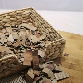 300g of chamduri duchung (peeled) (domestic) / 참두리 두충(거피) 300g (국내산)
