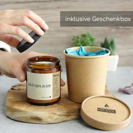 GLÜCKLICHT Deko Duftkerze mit Spruch für Männer & Frauen | Handgemacht aus Sojawachs | In Geschenkbox | Nachhaltiges Gast Geschenk Idee Freundschaft Freund Papa Mann Schwester |Kaffee