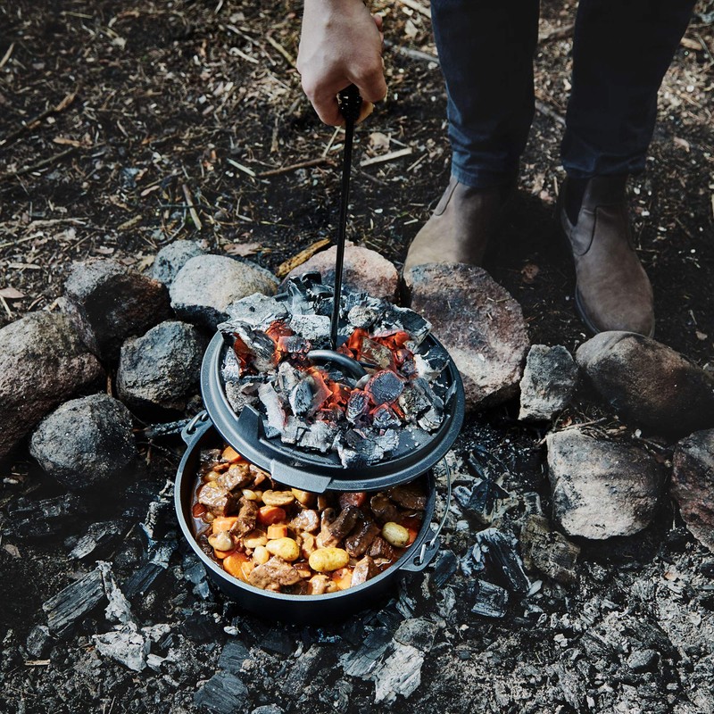 Uno Casa 6Qt Cast Iron Camping Dutch Oven with Lid