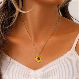 Allereya Vintage Daisy Flower Pendant Necklace Yellow Daisy Necklace Daisy Flower Choker Necklace Oil Daisy Flower Necklace Jewellery for Women and Girls, Zinc, No Gemstone
