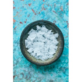 Maldon - Sea Salt Gift Tin, Includes Maldon Original Sea Salt 250g and a Maldon Sea Salt Gift Tin - Soft and Crunchy Sea Salt Flakes - Perfect for a Wide Range of Dishes