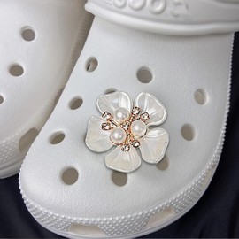 Bamyli 18Pcs Glitter Shoe Charms,Cute Bears Five Leaf Flowers Charms,Crystal Diamond Pearl Decoration,Silver Shoe Charms Accessories for Croc Boys Girls Adults