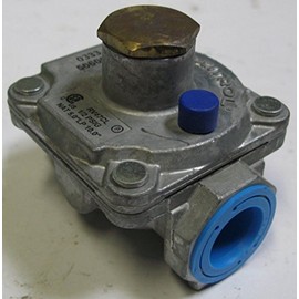 Maxitrol Co. RV47CL12 1/2" 1/2 PSIG Poppet Regulator