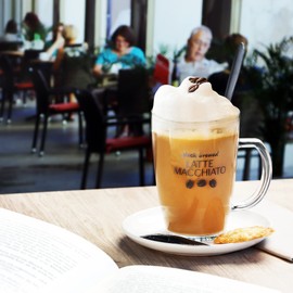 COM-FOUR® 2 x latte macchiato glasses, latte macchiato glasses with spoon, coffee glasses with handle, drinking glass for tea, coffee, cocoa