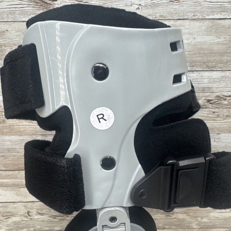 Comfortland Medical Universal Knee Brace *RIGHT KNEE BRACE* OA-200-R, Grey