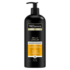 TRESemmé Acondicionador Brillo Lamelar corrige las irregularidades de la fibra capilar dejando un cabello hidratado, nutrido y con efecto gloss instantáneo* 715 ml