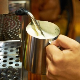 MaxMiuly Milk Jug, Stainless Steel 600 ml/20 oz Milk Pitcher, Milk Foam Jug Art Frothing Jug for Milk Frother, Cappuccino and Latte Art, Silver