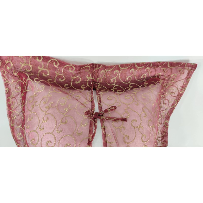 1 x table runner and 2 x cushions in a