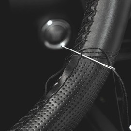 AUTOXBERT DIY Lenkradbezug Auto Hand Nähen Lenkradbezüge Sportlicher Stil Lenkradabdeckung Mikrofaser Leder mit Nadel Faden Universal Lenkradhüllen für 37-39 cm Rund D-Typ Lenkräder