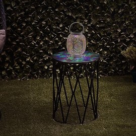 Alpine Corporation Linterna de Metal Hueca de 8" para Exteriores con Luces LED Multicolor Giratorias, Alimentada por Energía Solar, Blanco Antiguo