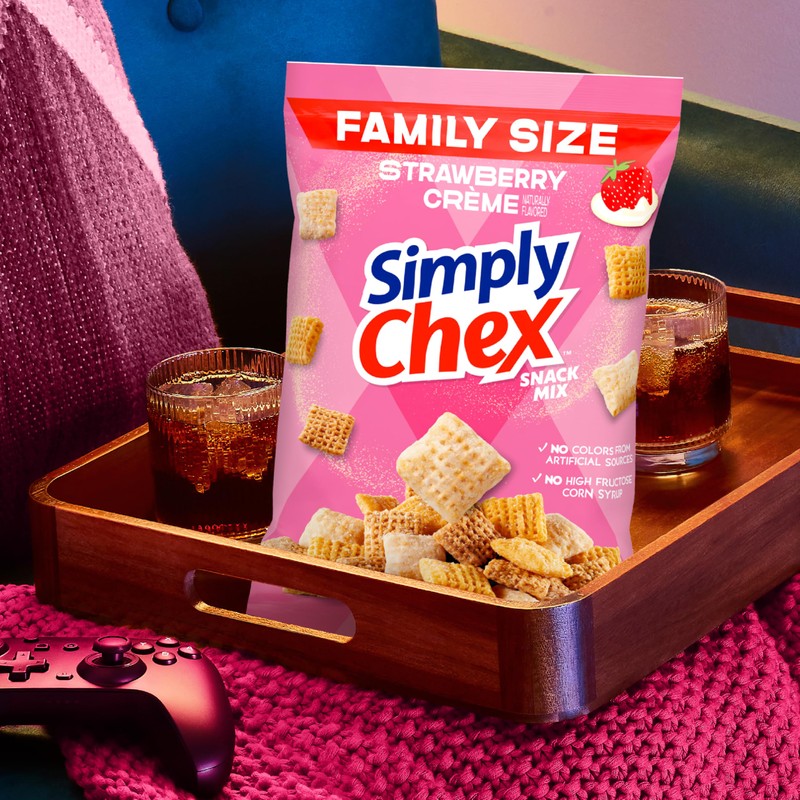 Simply Chex Strawberry Crème Flavored Snack Mix, Family Size, 13.5