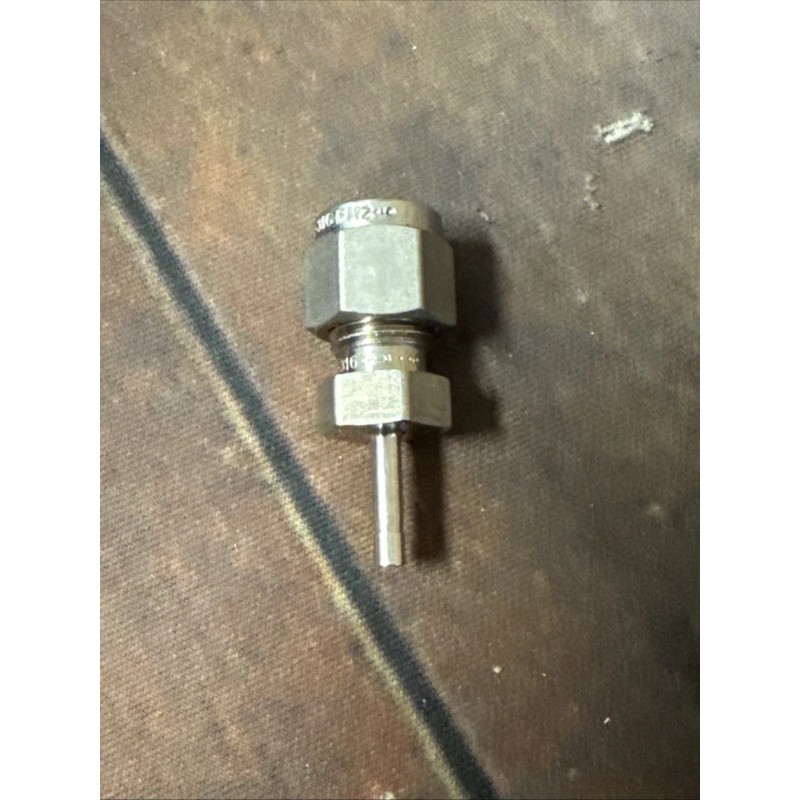 Swagelok SS-400-R-2 1/4 - 1/8" Stainless Steel Fitting Reducer Free