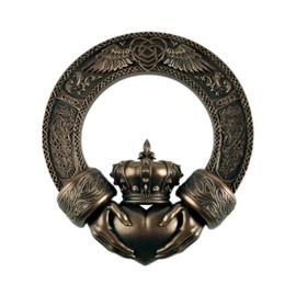 JFSM Celtic Claddagh Irish Ring Wall Plaque Home Decoration - Celtic Symbol of Love, Loyalty, Unity and Friendship