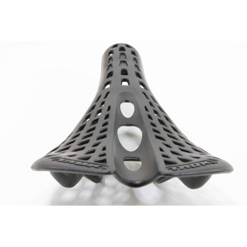 Lightweight 7.4 oz (210 g) Leather in timeless racing saddle