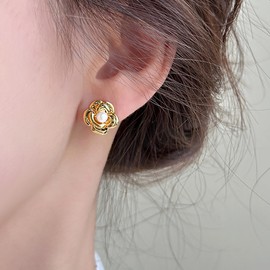 Inateannal Boho Pearl Flower Stud Earrings Gold Small Pearl Earrings Vintage Camellia Flower Earrings Metal Floral Petal Earrings Minimalist Pearl Wedding Earrings