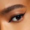 Delineador de Ojos Líquido MAC Brushstroke | Punta Precisión Profesional