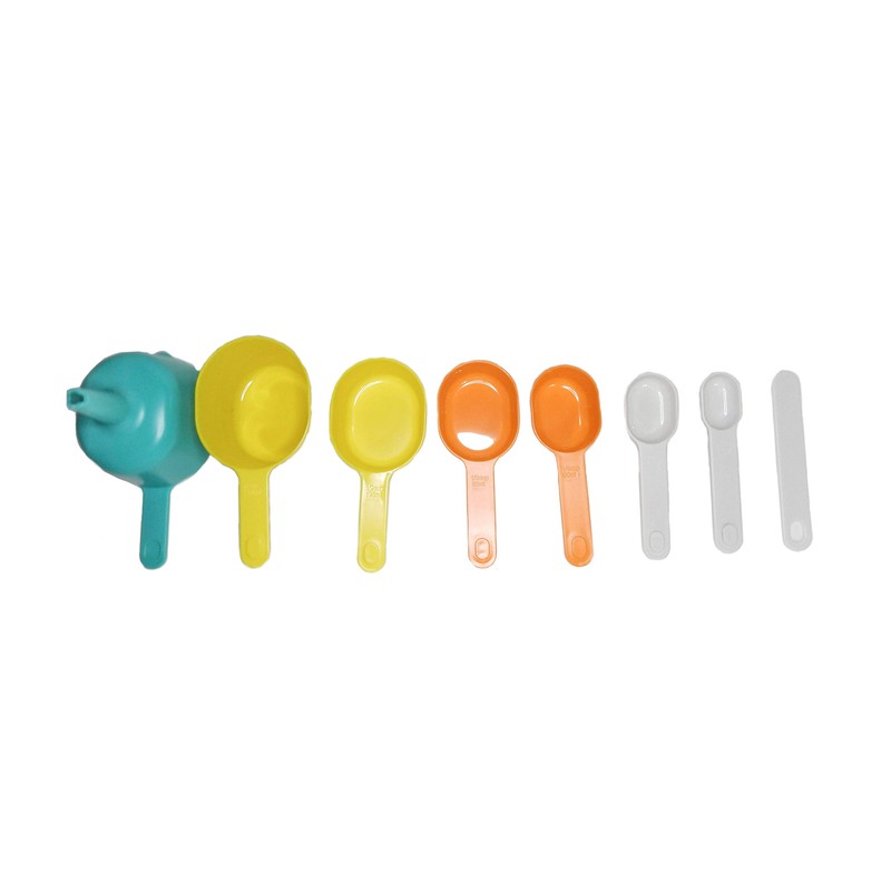 Measuring cup and measuring spoons set with one scraper one