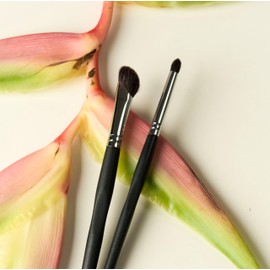 ENERGY Angled Eyeliner Brush, Contour Brush for the Nose, Contouring Brush for Blending - M137