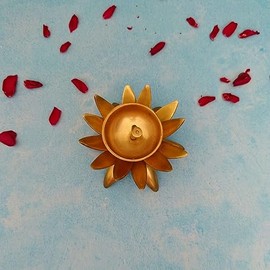 ROYALSTUFFS Lotus Shape Diya For Pooja Room And Decor