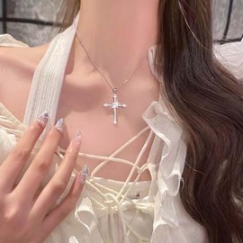 Xmsrn Vintage Rhinestone Cross Pendant Necklace Crystal Cross Choker Necklace Silver CZ Cross Chain Necklace Crystal Rhinestone Necklace for Women, Zinc, No Gemstone