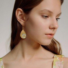 HAISWET Daisy Flower Teardrop Earrings for Women Girl Waterdrop Dangle Fishhook Earring Gold Tone, Medium, Metal, No Gemstone