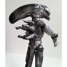 Hasbro Signature Series Alien Resurrection Warrior Drone Deluxe Figure