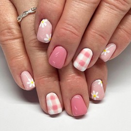 Short Press on Nails Square Fake Nails White Daisy False Nails Glossy Pink Checkered Pattern Full Cover Glue on Nail Cute Artificial Nails Reusable Stick on Nail for Women DIY Manicure