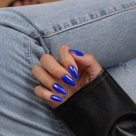 KQueenest Soft Gel Press on Nails Almond – Sheer Königsblau Nägel zum Aufkleben Mandel Mittel, Einfarbig Elegantes Blau Fake Nails mit Kleber, Glänzend Künstliche Nägel Set für Frauen, 24 Stück