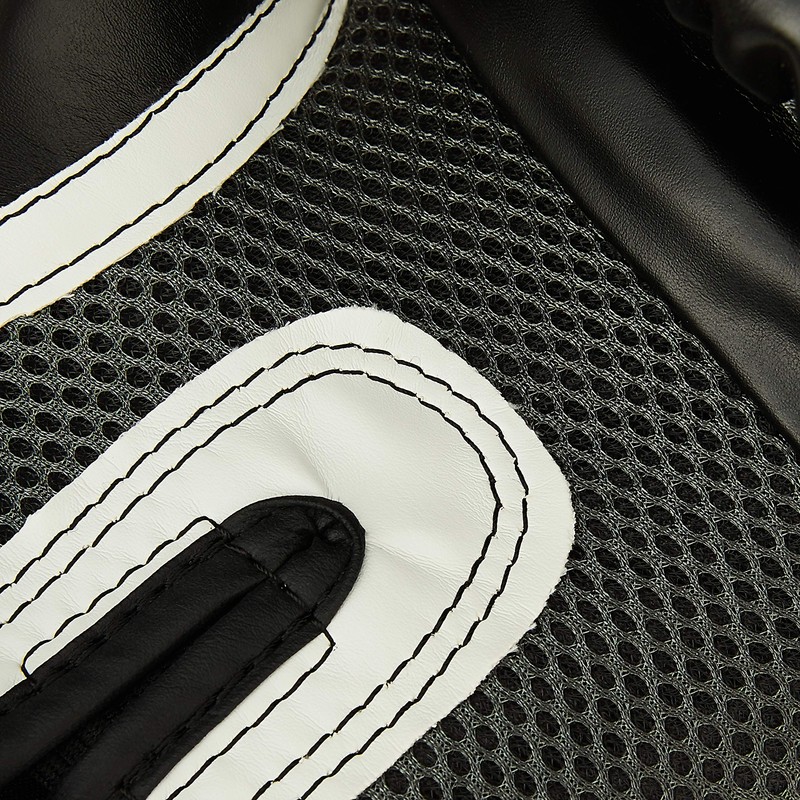 Everlast Pro Style 8-Ounce Training Gloves (Black)